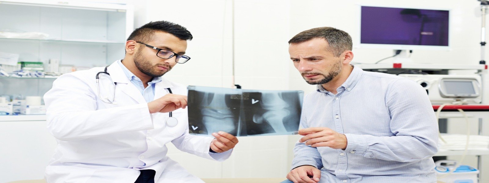 rheumatologist-doctor